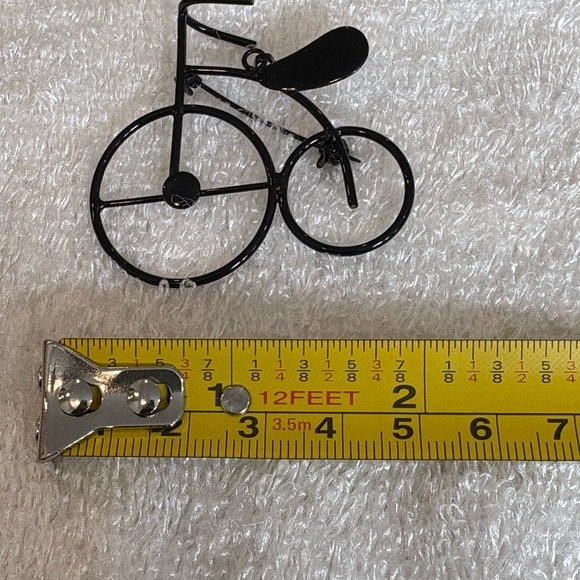 Black Metal Steampunk Bicycle Unisex Brooch Pin - Picture 8 of 8